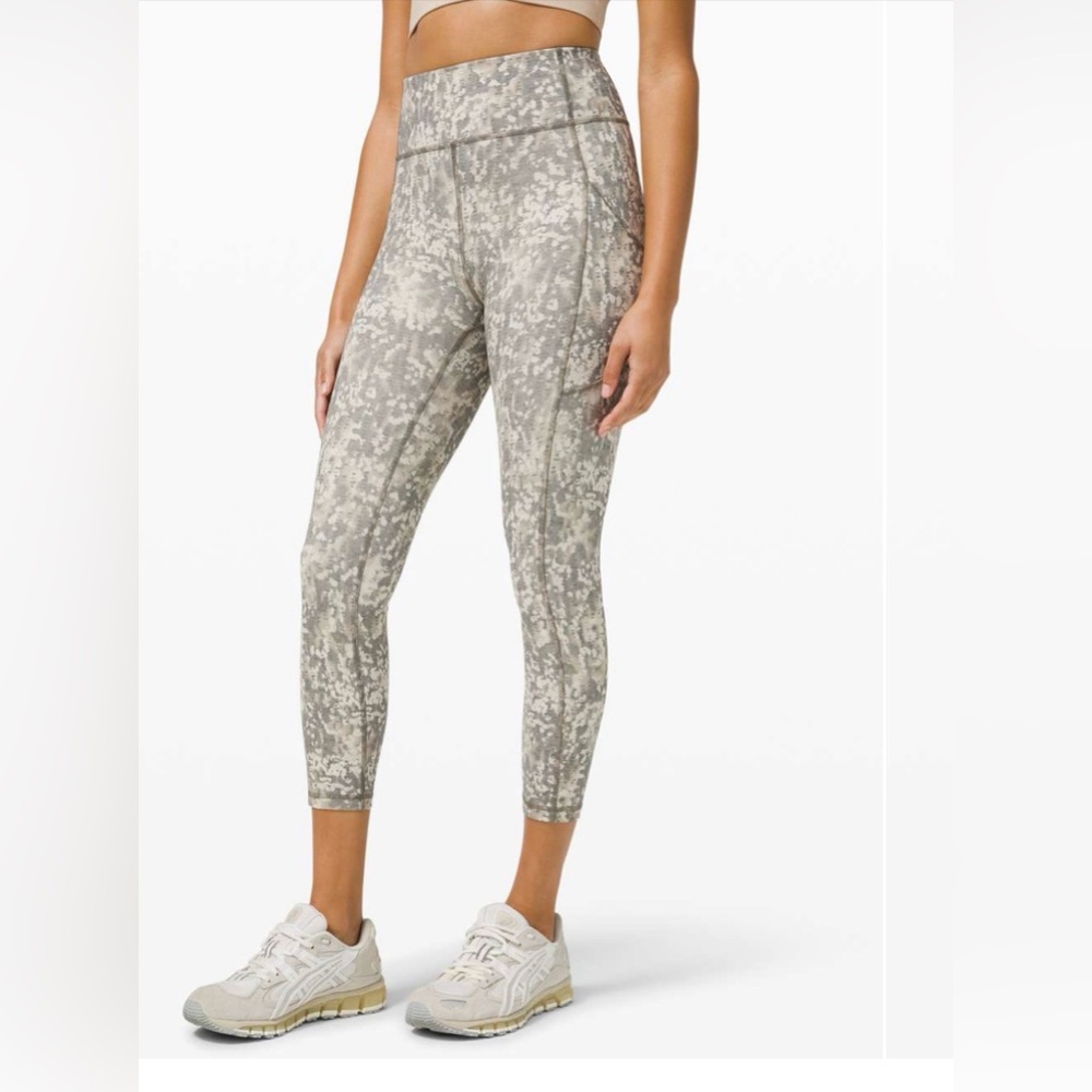 Lululemon Invigorate High-Rise Crop 23 Gray Patterned Leggings 4 - Picture 2 of 7